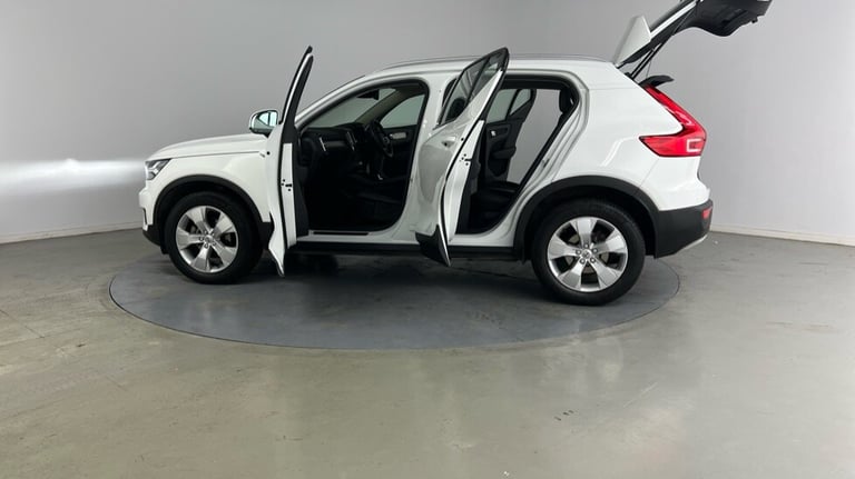 2020 Volvo XC40 T3 Momentum Automatic Estate Petrol Automatic