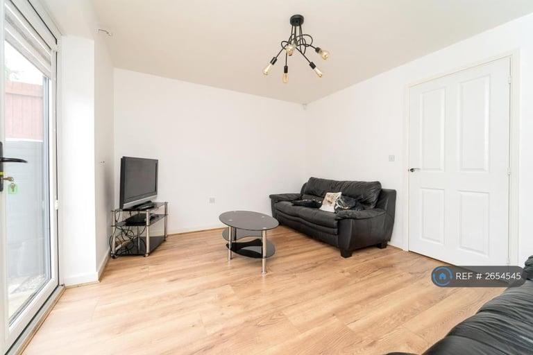 2 bedroom house in Lawnswood Road, Manchester, M12 (2 bed) (#2654545)