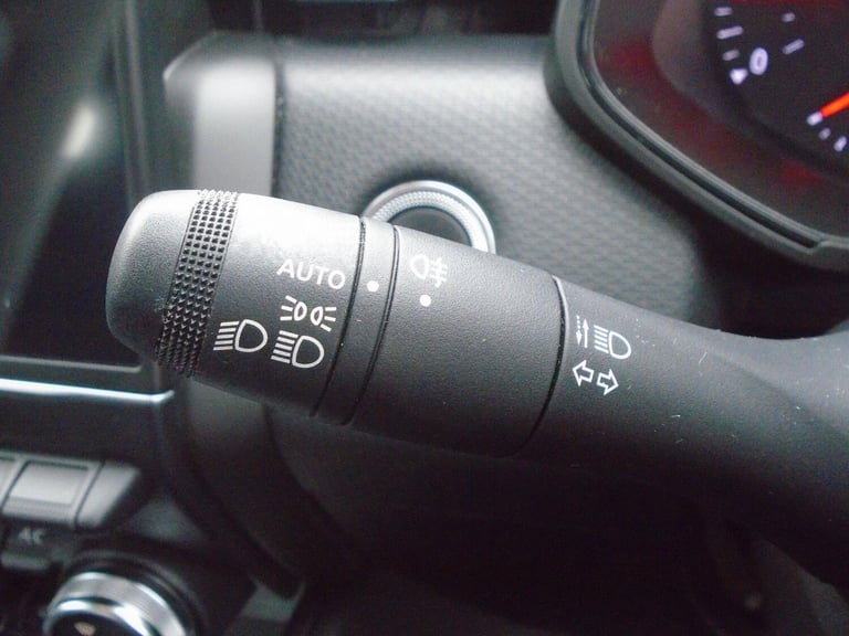 2022 Renault Clio 1.0 TCe Iconic Euro 6 (s/s) 5dr HATCHBACK Petrol Manual