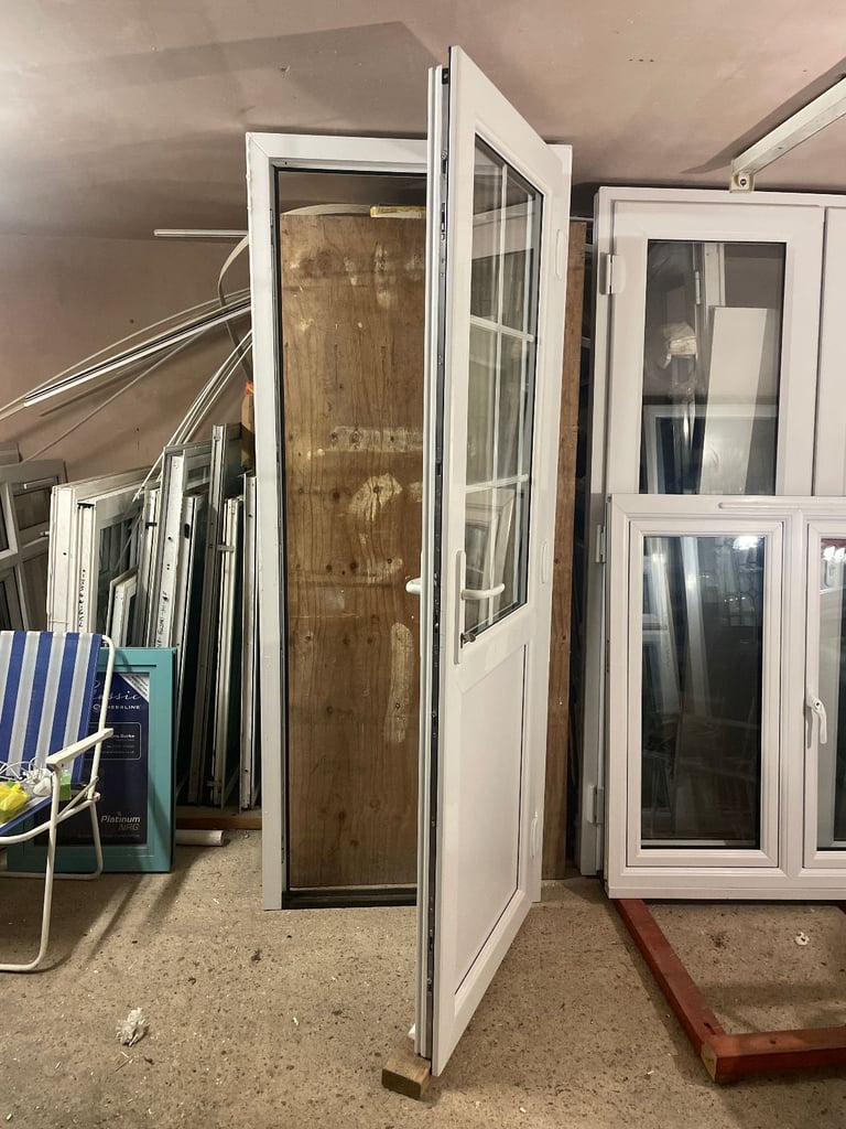 UPVC DOOR 214 x 83 cm NEW WAS INSTALLED IN SHOWROOM - UPVC DOUBLE GLAZED GEORGIAN DOOR (REF: DX120)