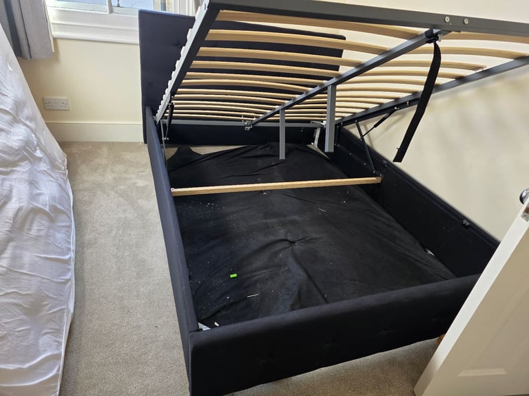 (can deliver) Ottoman double bed and mattress 