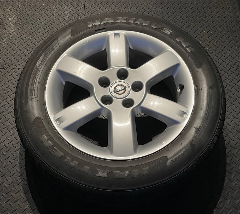 Nissan Xtrail 17in 6 spoke alloy wheel