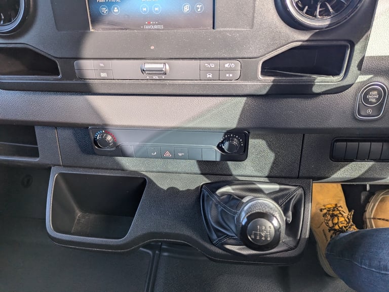  MERCEDES-BENZ SPRINTER 3.5t Progressive Luton Tail Lift