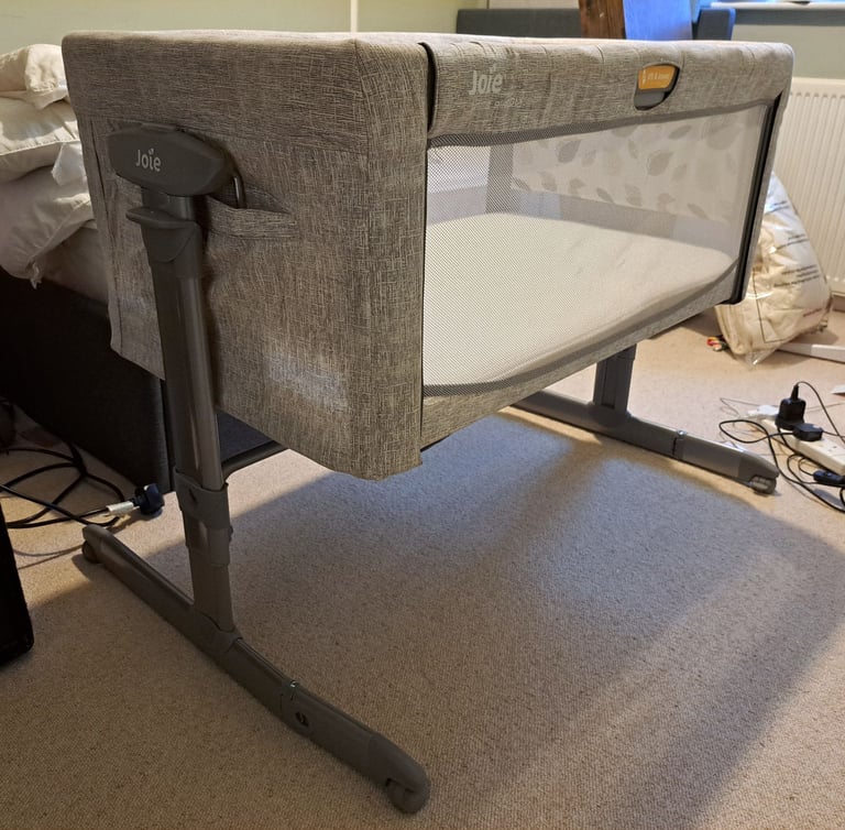 Joie Roomie Glide DLX Bedside Crib £70