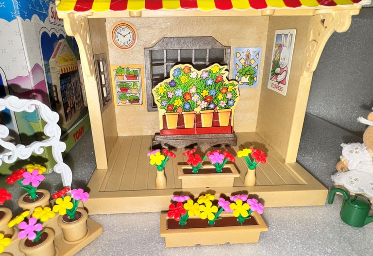SYLVANIAN FAMILIES’ VINTAGE VILLAGE FLORIST FLOWER SHOP MAY BLOSSOM ..3180