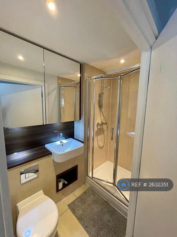 2 bedroom flat in Avon House, London, SW18 (2 bed) (#2632351)