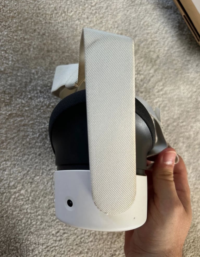 Meta Oculus Quest 3S 128GB with box.