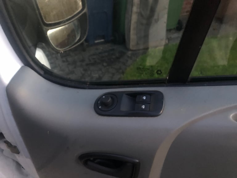 Vauxhall vivaro 2011