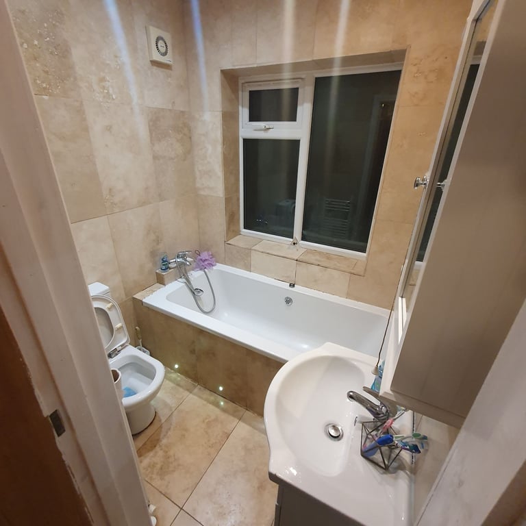 Spacious & Bright Double Room for Rent – BH12 2DP Poole / Bournemouth Area £550 PCM