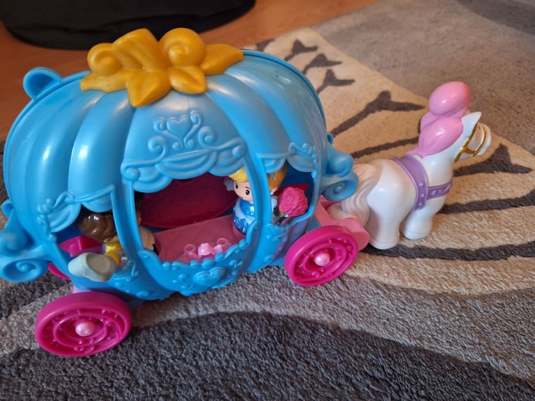 Children's pull a long horse & carriage with 2 little people 