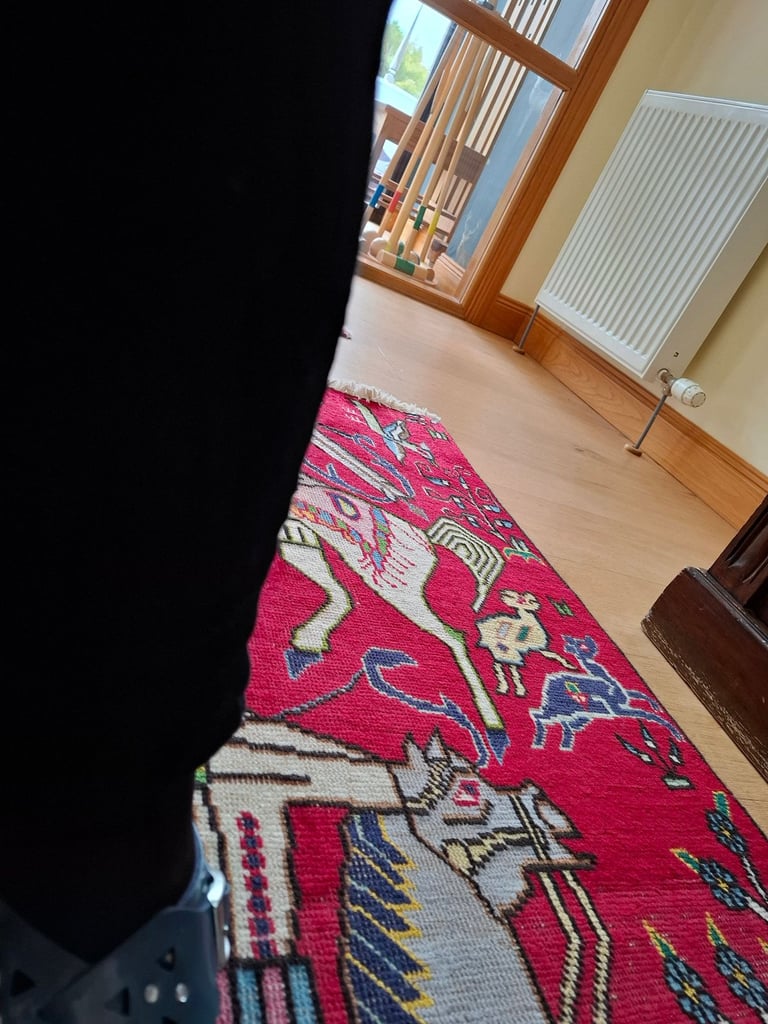 Wool rug with Hunting design