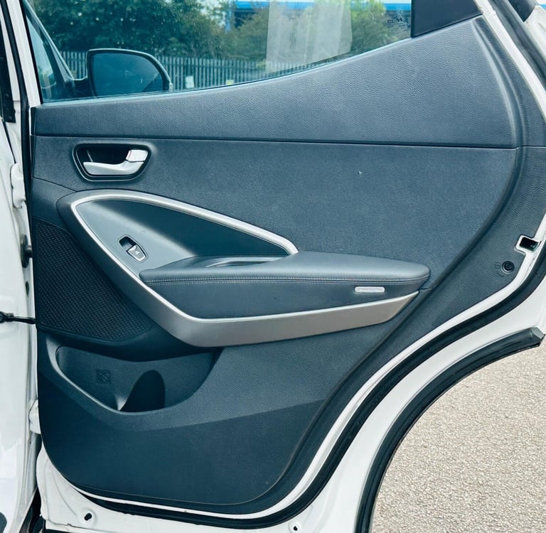 2016 Hyundai Santa Fe 2.2 CRDi SE 4WD Euro 5 5dr (5 seat) ESTATE Diesel Manual