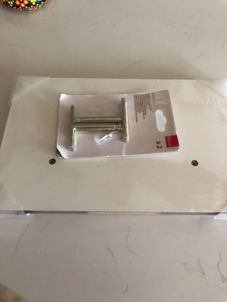 White Rigga Form Floating Shelf and fixings Invisible Floating Bracket x 2 Ideal for Sky Boxes