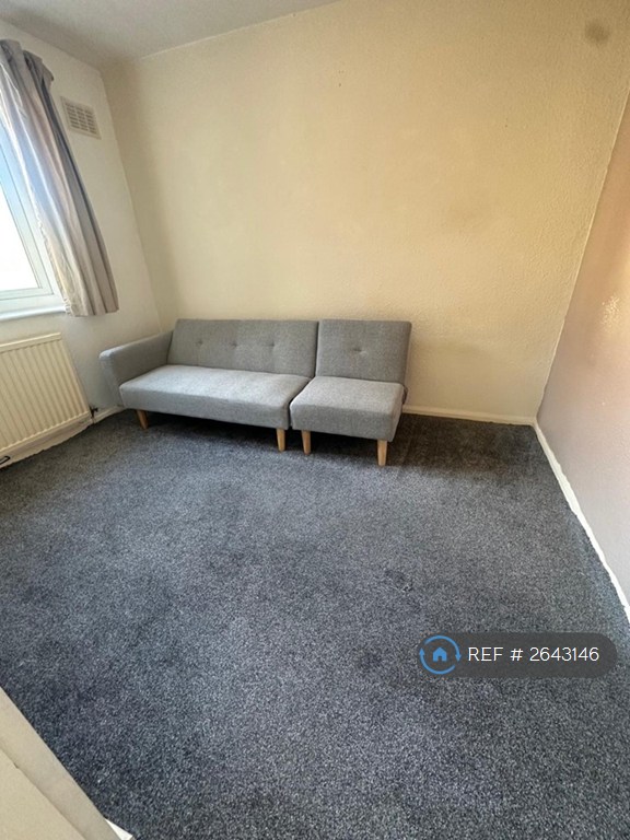 3 bedroom house in Bebbington Close, Sale, M33 (3 bed) (#2643146)