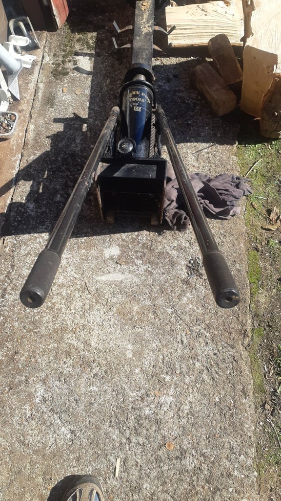 Manual hydraulic log splitter