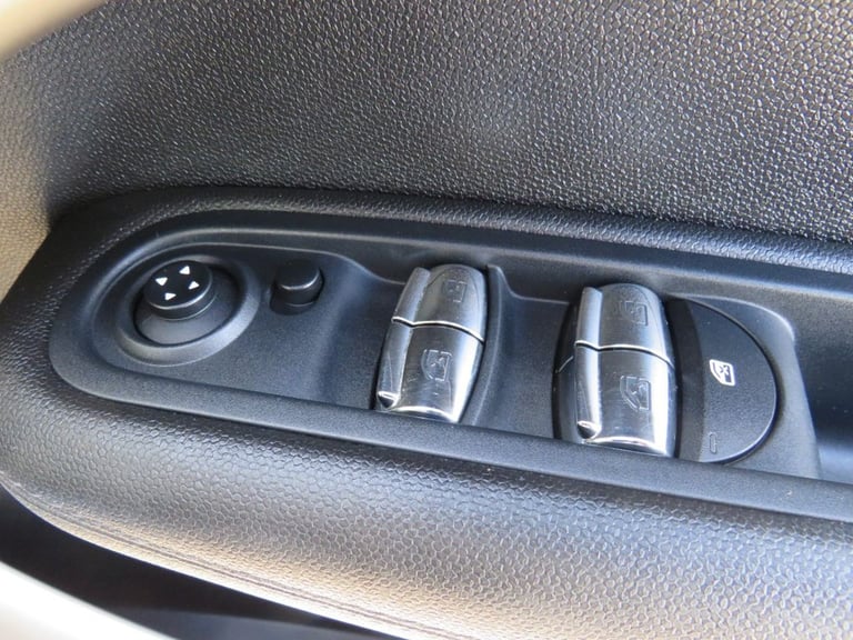 2015 MINI Countryman 1.6 Cooper 5dr Auto HATCHBACK PETROL Automatic