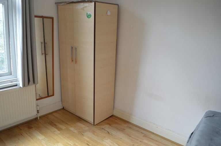 Free wardrobe in Streatham Hill, collection only