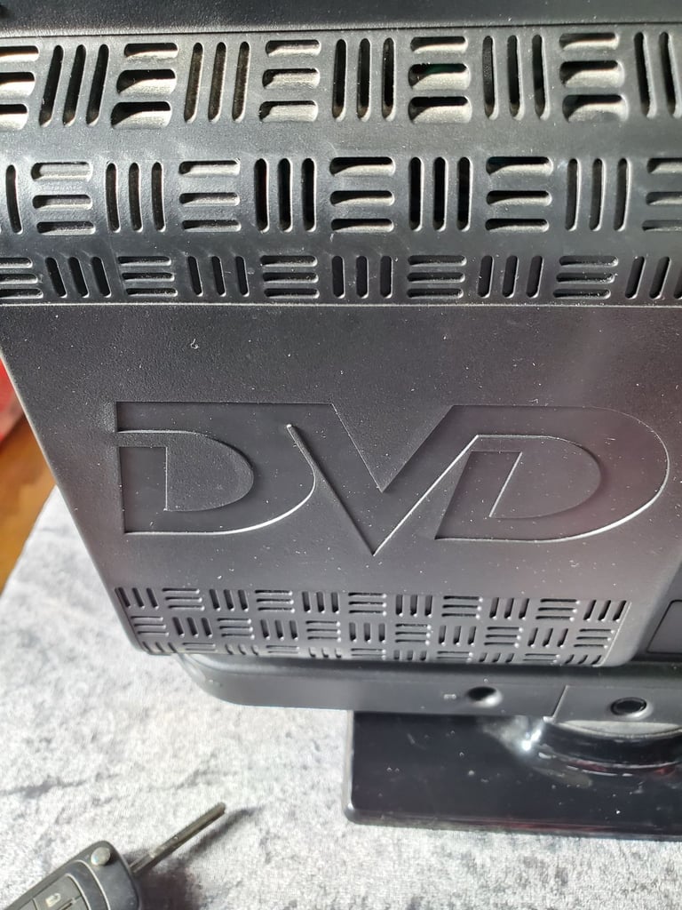 TECHNIKA 16 INCH 12 VOLT TV AND DVD COMBI. 