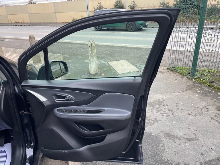 2015 Vauxhall Mokka 1.6i SE 5dr HATCHBACK Petrol Manual