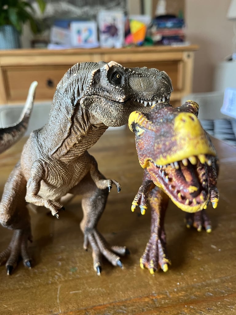 10 large dinosaur toys 