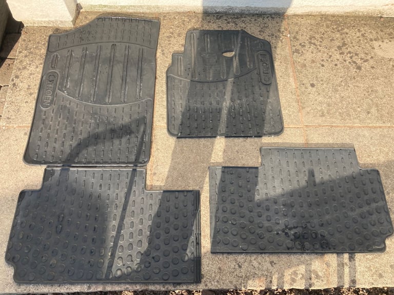 image for FULL SET OF CITROEN ZSARA CAR MATS