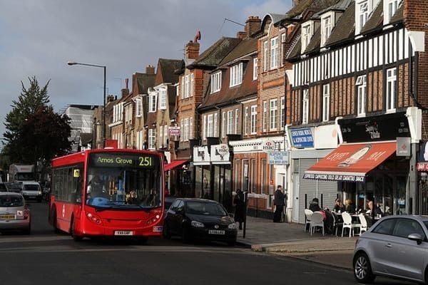 R2SA Modern 5 Bed Flat in Mill Hill NW7