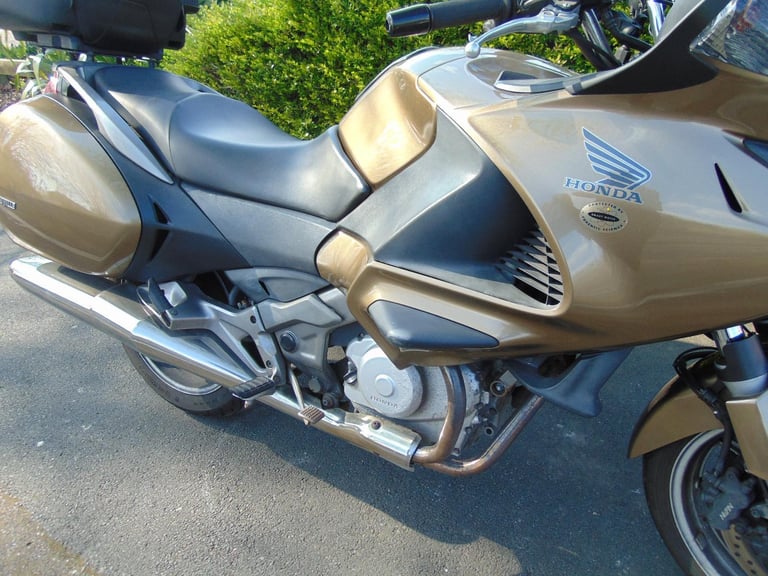 Honda NT700 VA DEAUVILLE, 2006 MODEL SHAFT DRIVE TOURER WITH PANNIERS AND BOX