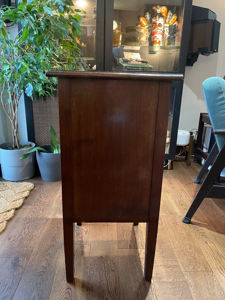 Edwardian Pair Of Mahogany Bedside Tables