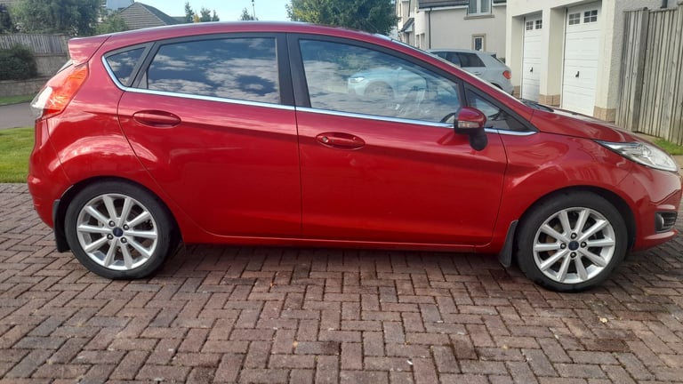 Ford FIESTA Titanium 1.0 ecoboost, 2015, 5dr manual, FSH, MOT 21/7/26,£20 Road tax, High spec car