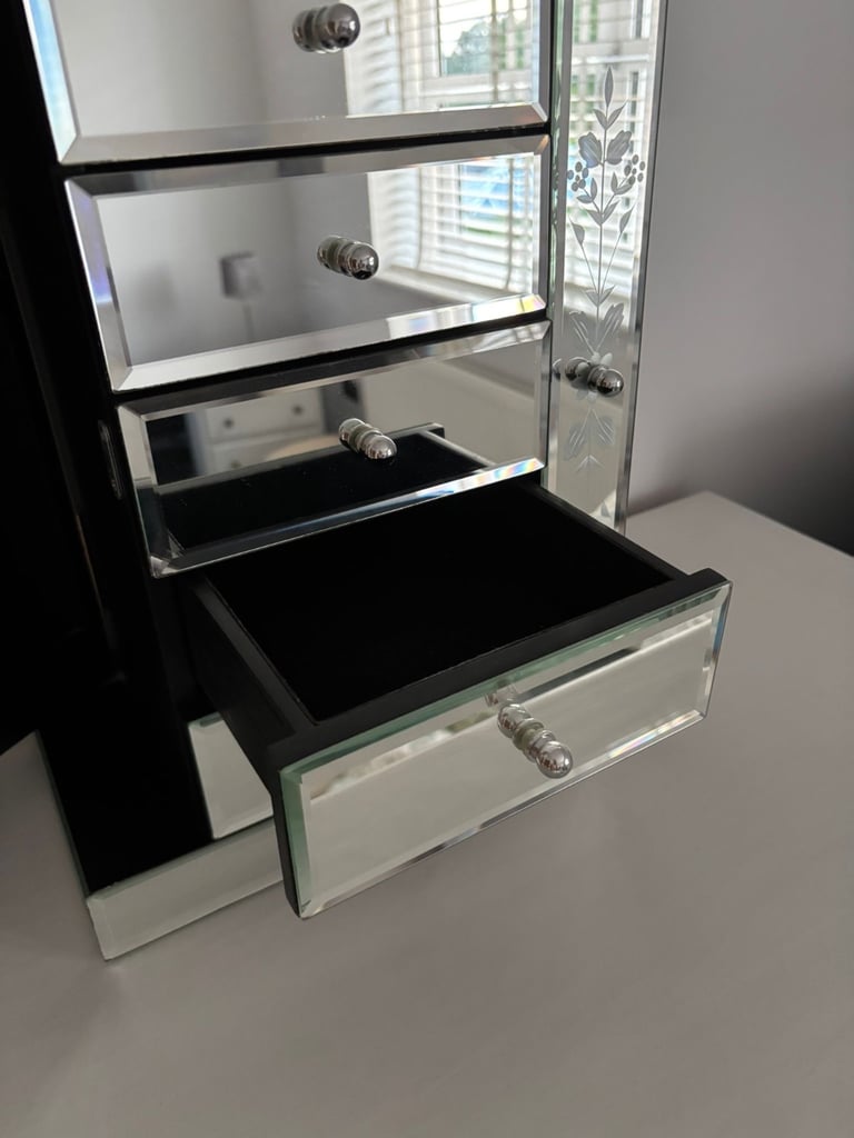 Mirrored Jewellery Cabinet 
