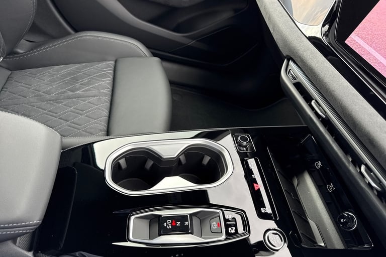 2025 Audi A6 Saloon 2.0 e-hybrid 25.9kWh Launch Edition S Tronic quattro Euro 6 (s/s) 4dr Saloon ...