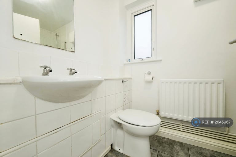 2 bedroom flat in Elton House, Bristol, BS2 (2 bed) (#2645967)