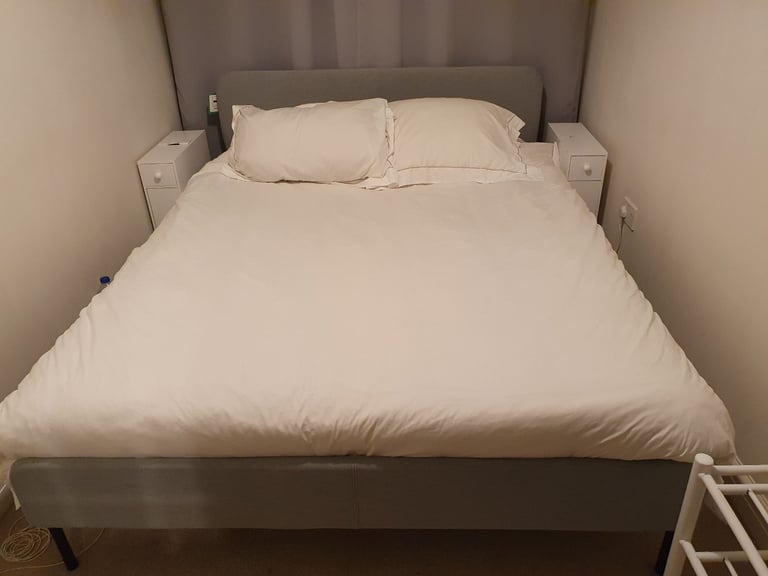 Standard double bed with mattress