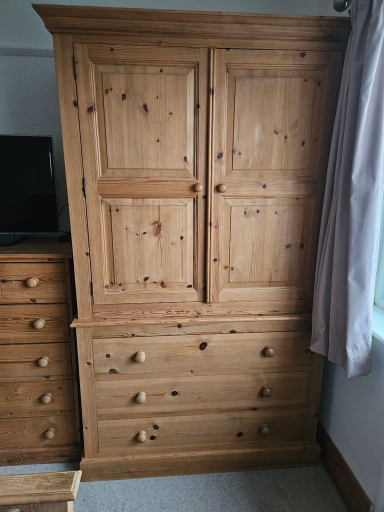 Solid pine wardrobe with 3 large drawers 
