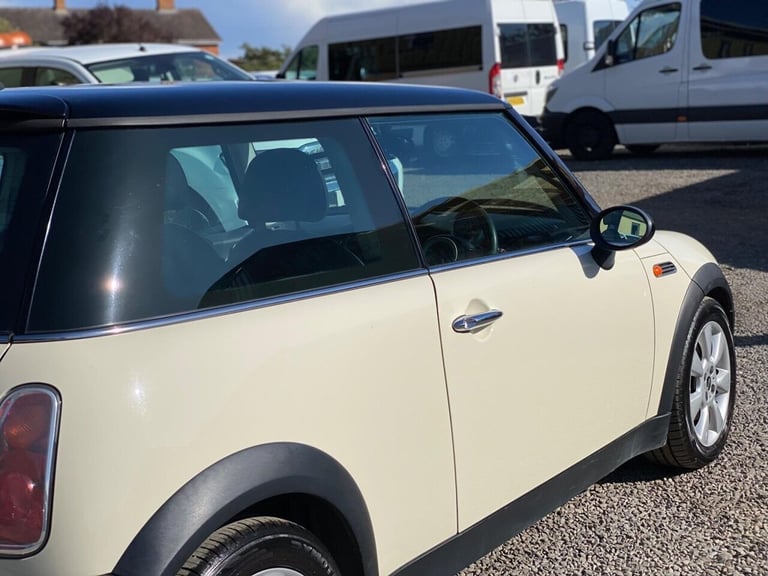 2005 MINI Hatch 1.6 Cooper Hatchback 3dr Petrol Manual Euro 4 (116 bhp) Hatchback Petrol Manual