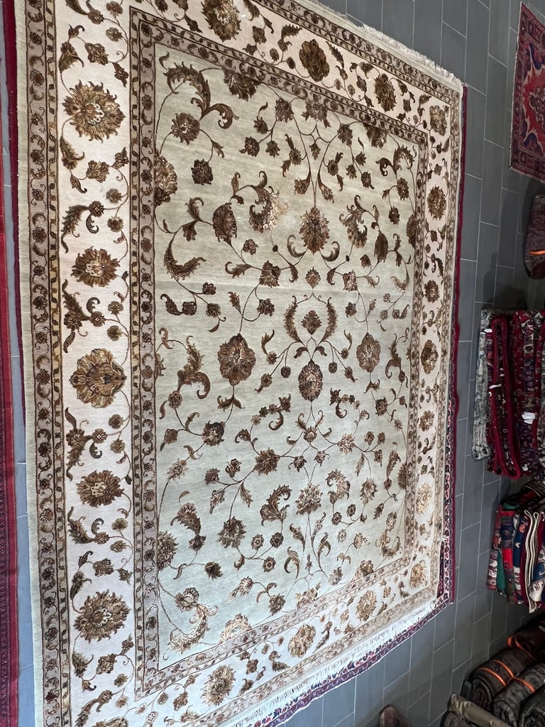 MAHARAJA SILK RUG 280x370cm
