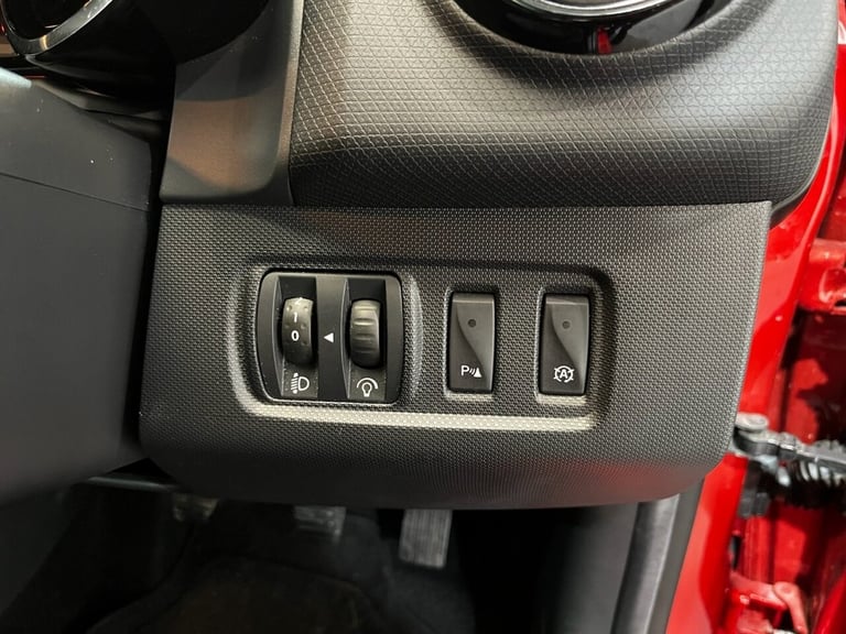 2014 Renault Clio 1.5 dCi Dynamique S MediaNav Hatchback 5dr Diesel Manual Euro 5 (s/s) (90 p Hat...