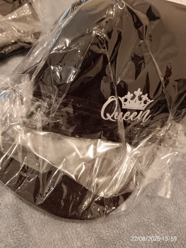 image for Ladies Queen Cap in excellent condition,New, £5