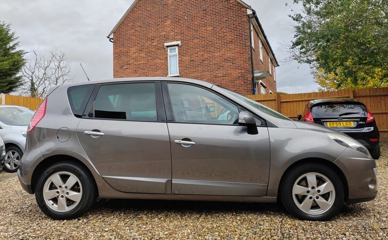 Renault Scenic 1.5DCi diesel, Long MOT, Service History, Lady owner since 2012