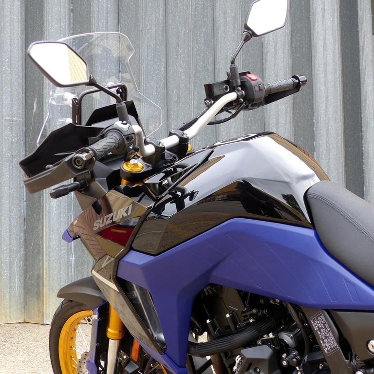 2025 Suzuki DL800 V-Strom DE – Immaculate, 1- Owner, FSH, 16 months Warranty .