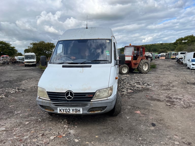 Mercedes-Benz sprinter breaking 