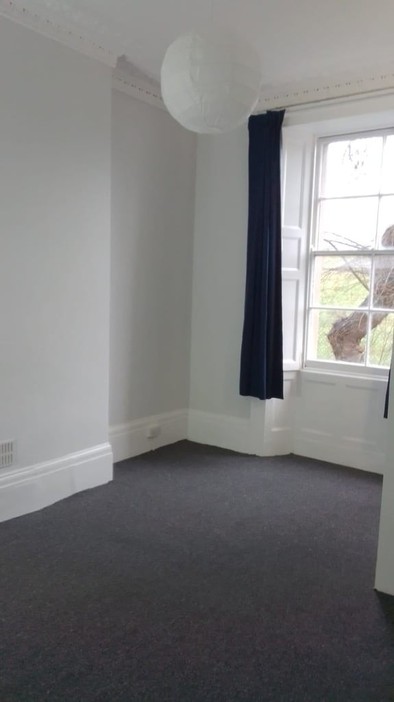 Clifton Large Bedsit/studio own kitchen, shared shower/Wc Ground Floor £745pm