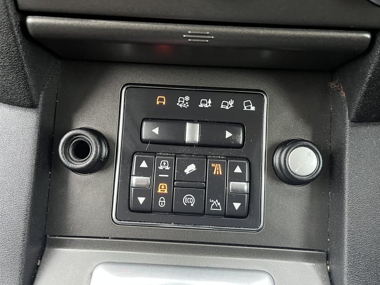 LAND ROVER DISCOVERY 4 3.0 SD V6 XS 2014