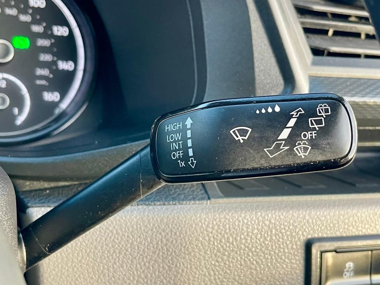 Volkswagen TRANSPORTER TDI 150 SHUTTLE SE LWB 9 SEAT MINIBUS DSG AUTO