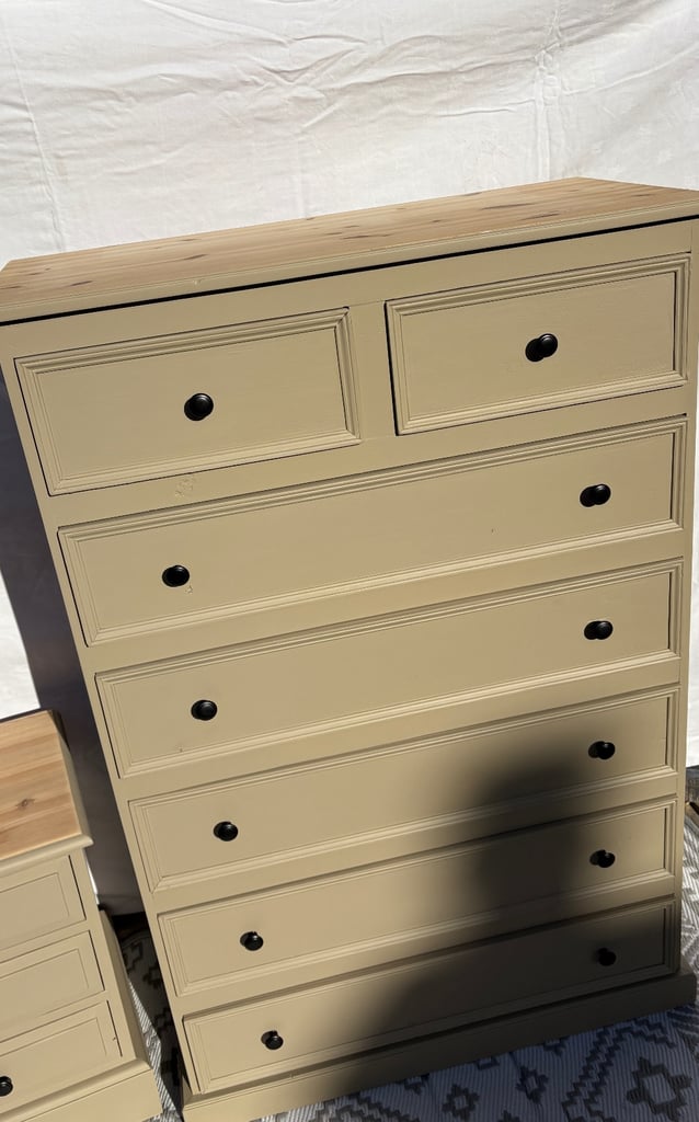 Chest of drawers 