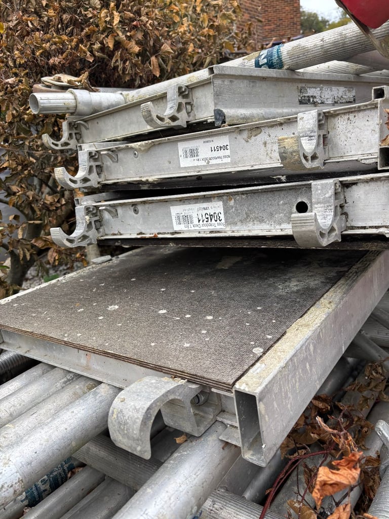 Aluminium Heavy-Duty Scaffolding - 2 Towers / 4 Decks / Max 5.2m Reach