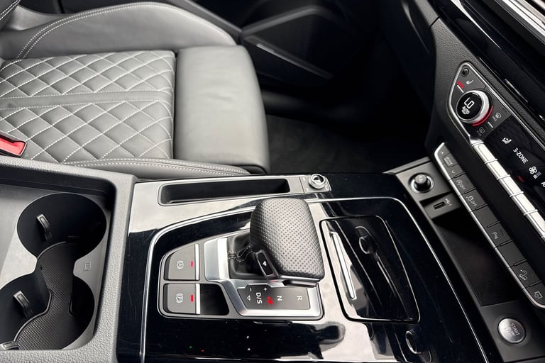 2022 Audi Q5 Edition 1 40 TDI quattro 204 PS S tronic SUV DIESEL Automatic