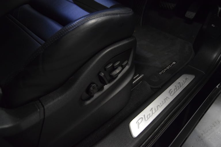 PORSCHE CAYENNE 3.0 V6 E-Hybrid 17.9kWh Platinum Edition 2022
