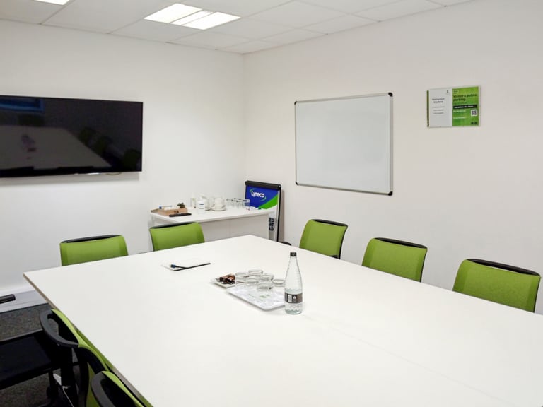 Evesham - WR11 1GP, 2 Work station private office to rent at Vale Park