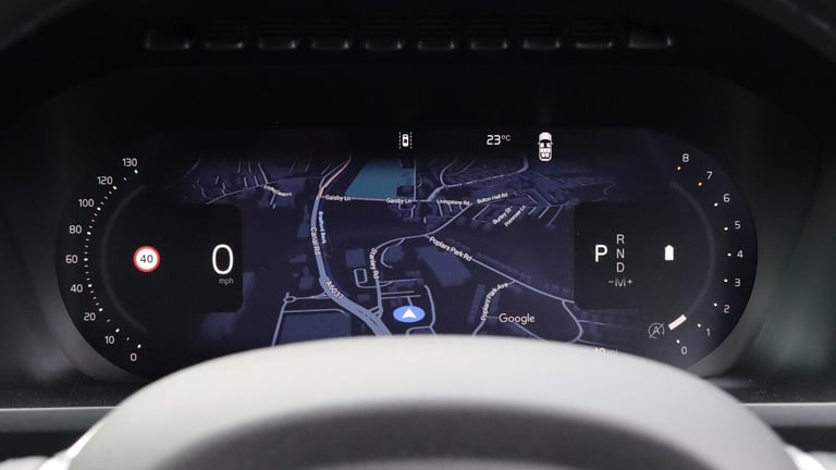 2025 Volvo XC90 B5 (P) AWD Plus Dark (Harman Kardon Sound, 360 Camera, Apple CarPlay, BLIS) ESTAT...